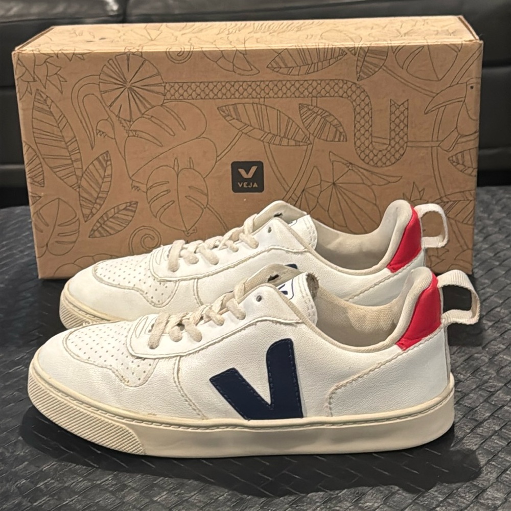 Authentic Veja kids signature ChromeFree leather sneakers sz 3 Euro 34